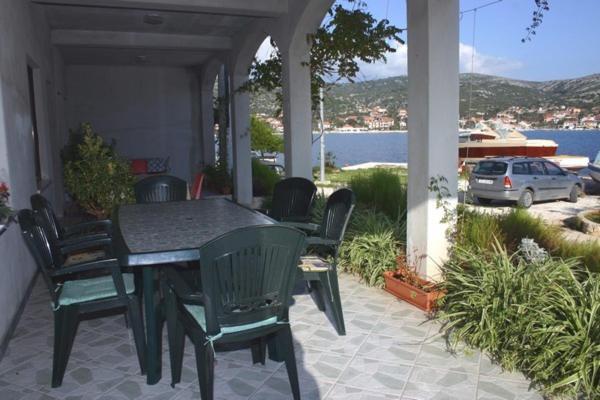 Apartments Ivan Orlic Vinišće Quarto foto