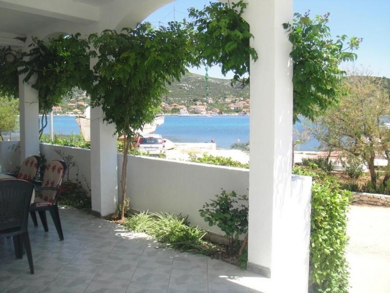 Apartments Ivan Orlic Vinišće Quarto foto